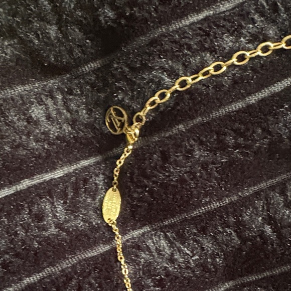Louis Vuitton Gold Pendant Necklace - Picture 3 of 7